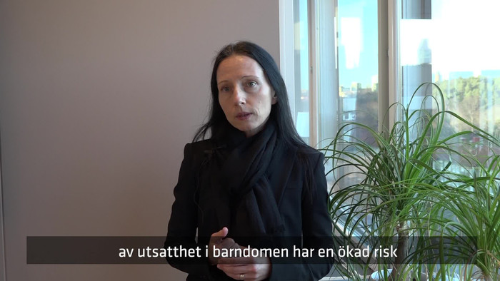 Emma Björkensatm presenterar rapporten Ungas utsatthet