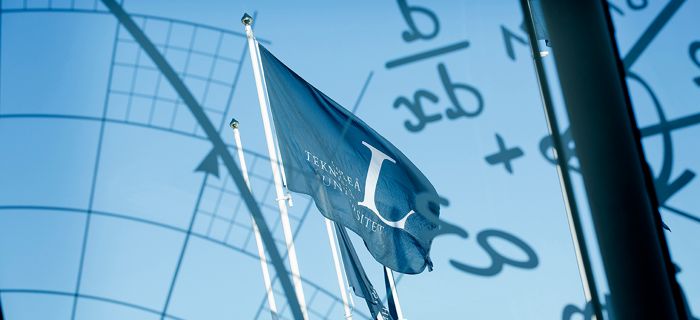 Flagga med Luleå tekniska universitets logotyp